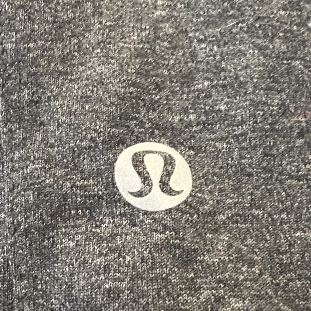 Lululemon Men’s Short, Medium. 11” inseam Linerless Charcoal Gray EUC - Picture 7 of 7